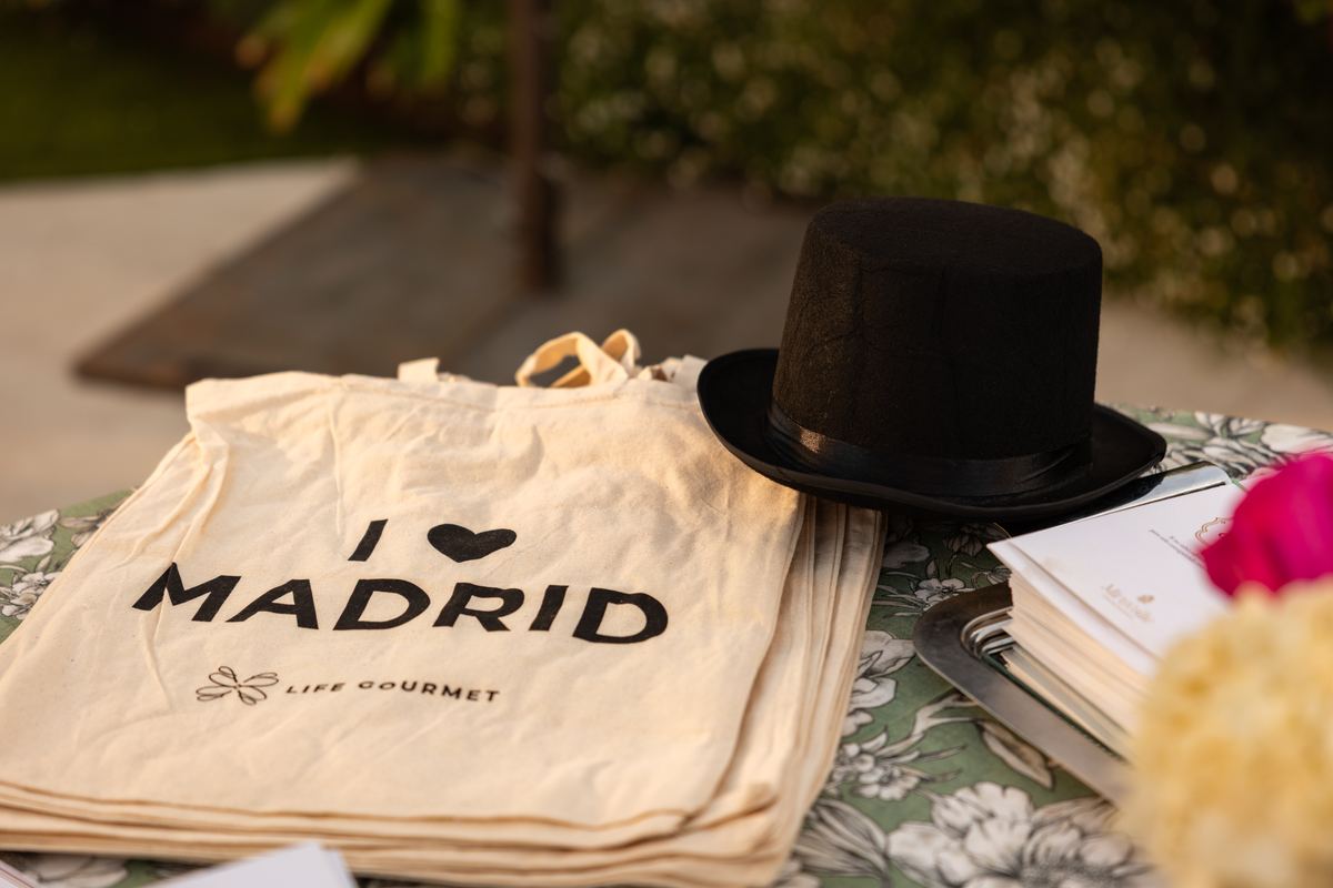 Welcome bag and top hat on a table