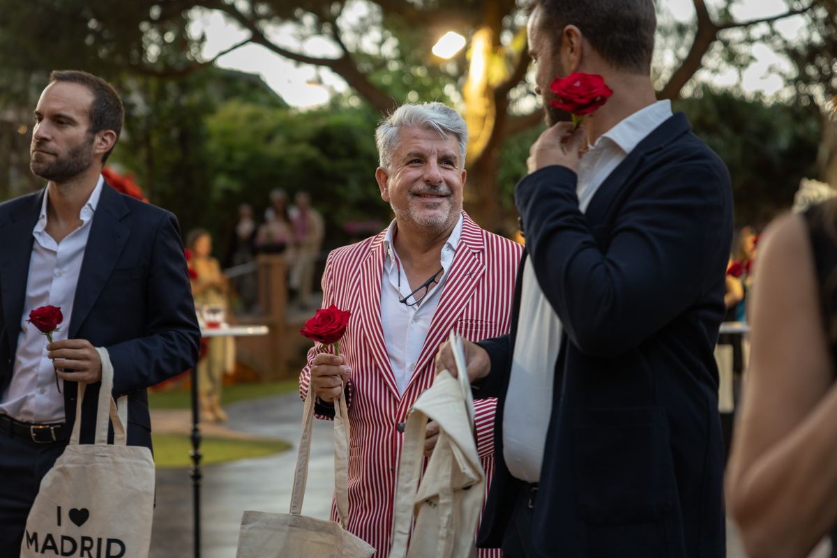 Guests with their red roses in the garden