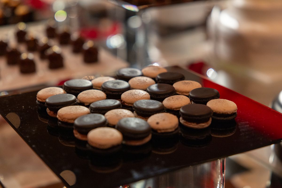 Chocolate macarons