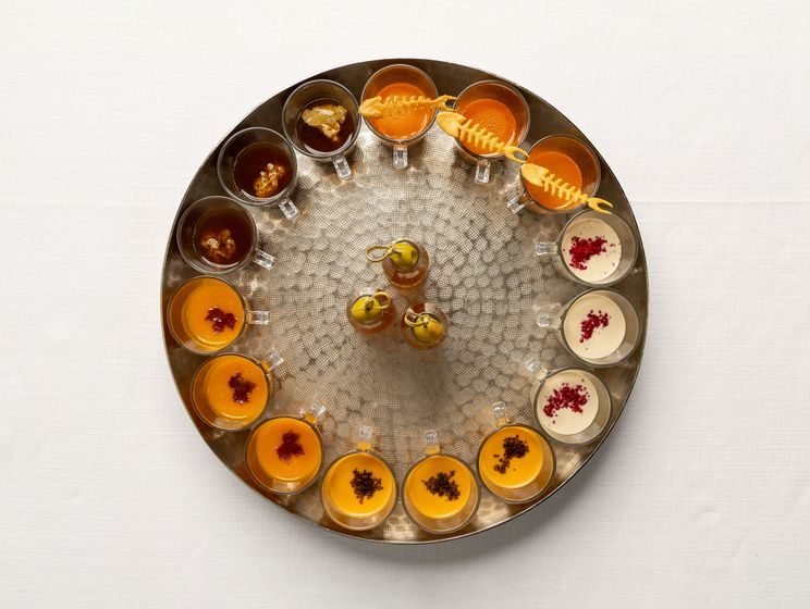 Selección de verrines y dulces del catering de Miravalle