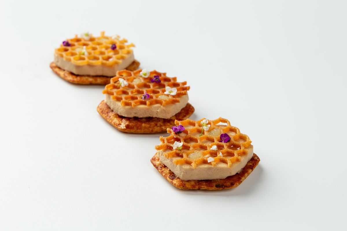 Foie micuit con miel y flores, alta cocina de Ramón Freixa