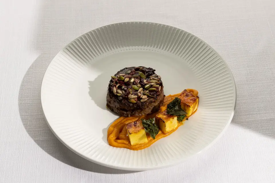 Arroz negro emplatado, firma de Grupo Life Gourmet